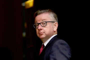 И Майкъл Гоув се прицели в поста на Камерън