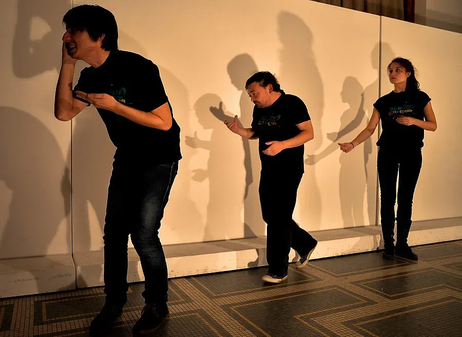 Актьори забавляват хлапета през ваканцията