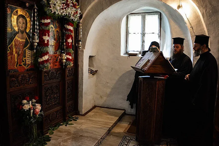 Манастир на 10 века се гуши в Люлин планина