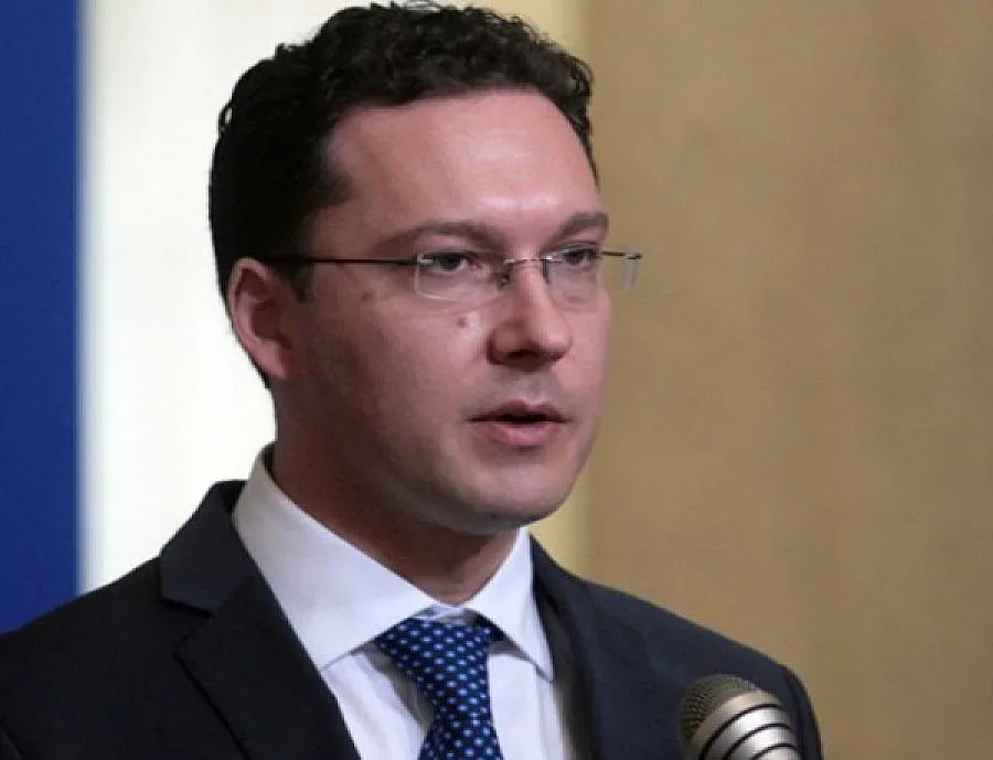 Двама министри обясняват за сигурността в Черно море