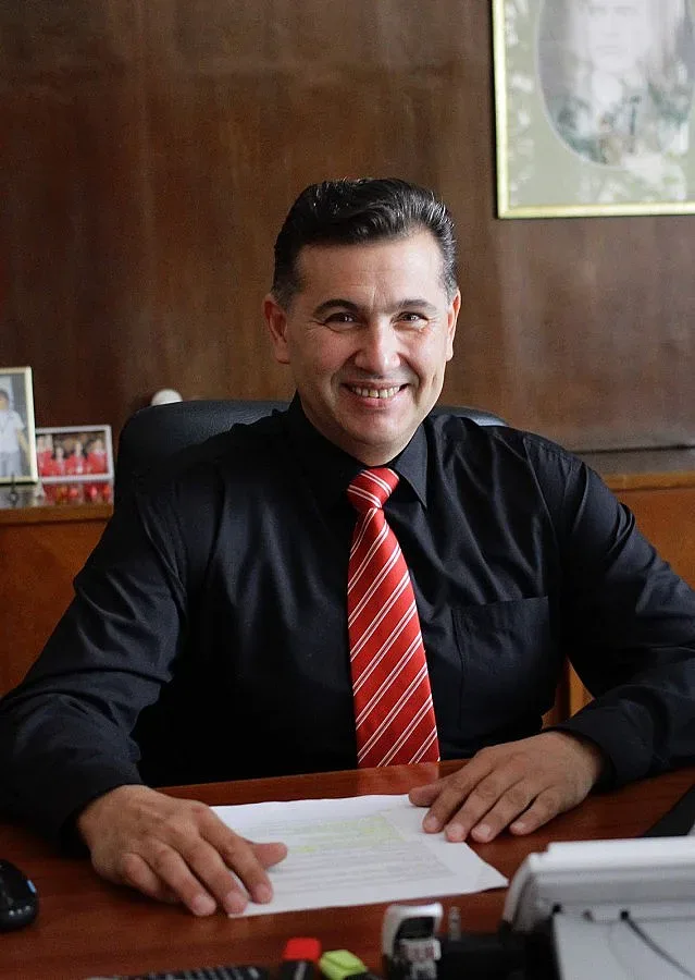 Намалиха информатиката заради  часове по народни хора