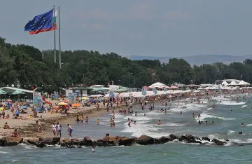 Кабинетът дава 700 000 лв. за спасители на плажа