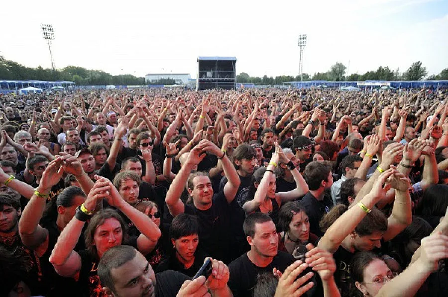 Слагат екрани за Европейското на Каварна рок