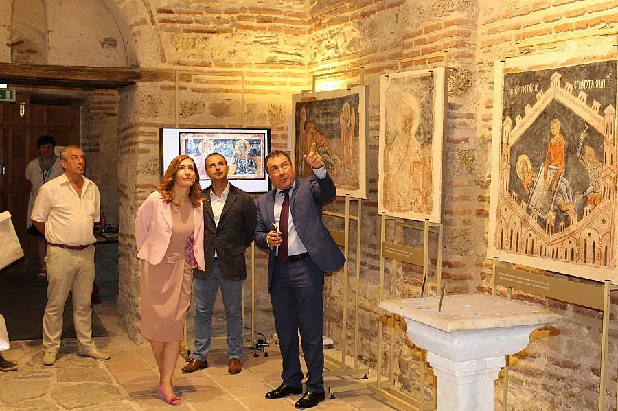 Кметът на Несебър влезе в ролята на екскурзовод