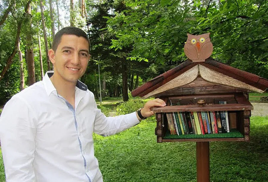 Депутат от ГЕРБ подари къщичка за книги на Ловеч