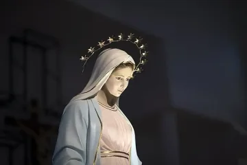 Чудо със статуя на Дева Мария! Започна да плаче