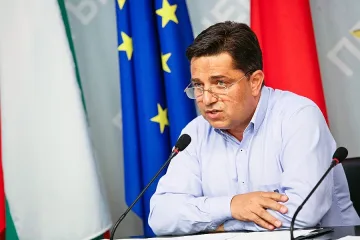 БСП представя президентската двойка на Бузлуджа