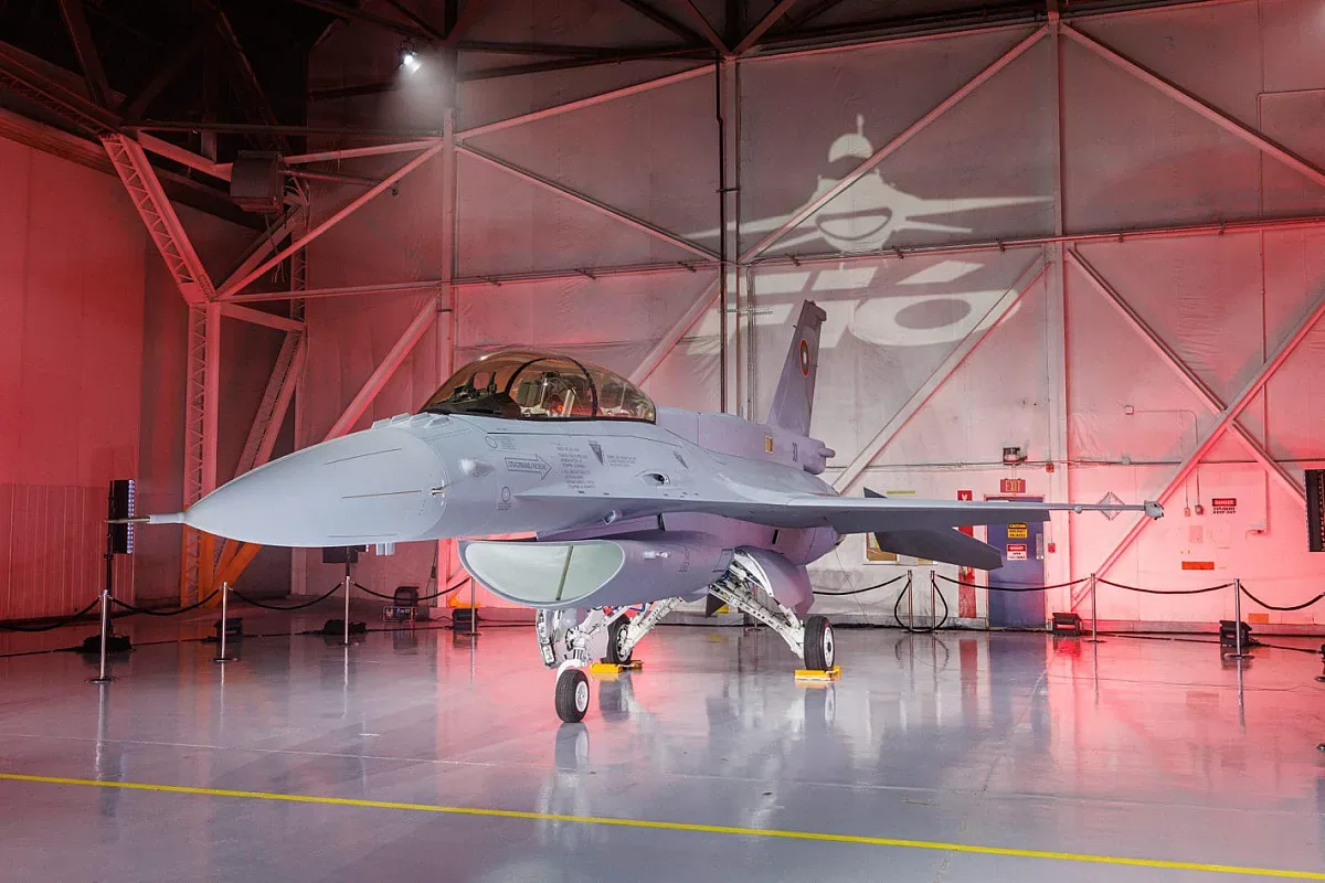 Триумф! Получихме първия си изтребител F-16 от САЩ