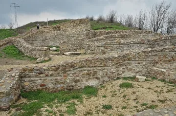 Мъж нападна посетителки на античната „Монтана”