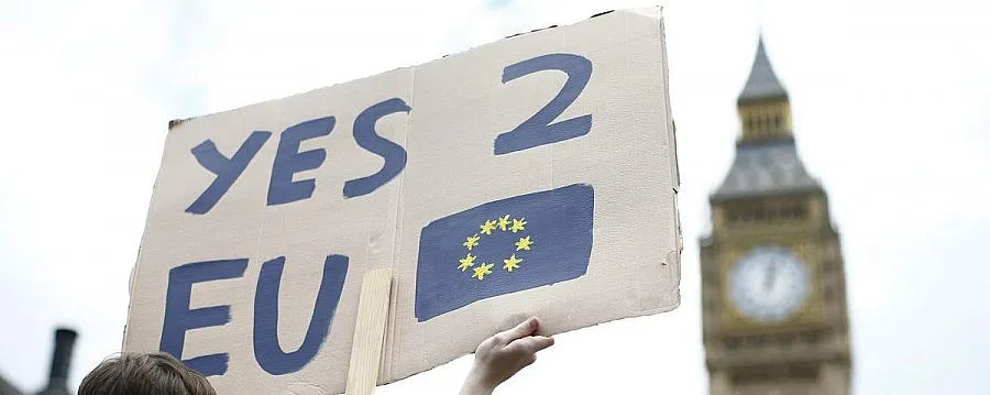 3 милиона британци искат обратно в ЕС