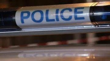 Кръчмар и елтехник с оръжия като нинджи