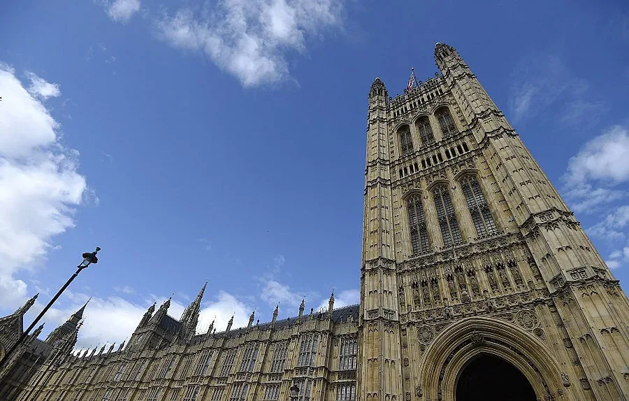Гурбетчии в Англия не могат да изпращат пари у нас