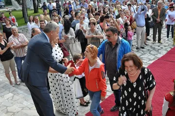 Камен Донев вдигна публиката на крака 