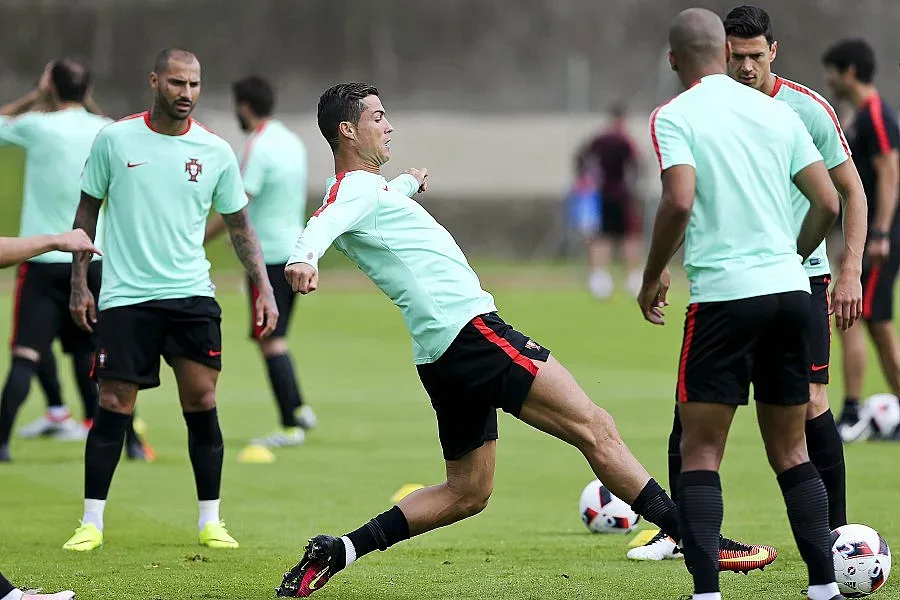 Хърватин влиза в музея на УЕФА