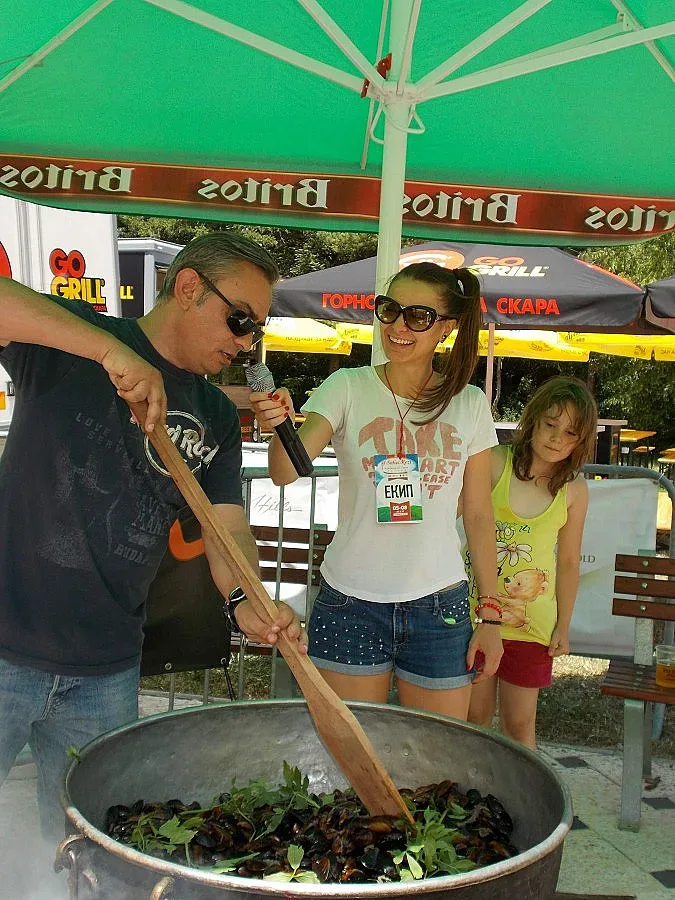 Кмет и Кметъл гощаваха в "Добрич мези" с миди натюр