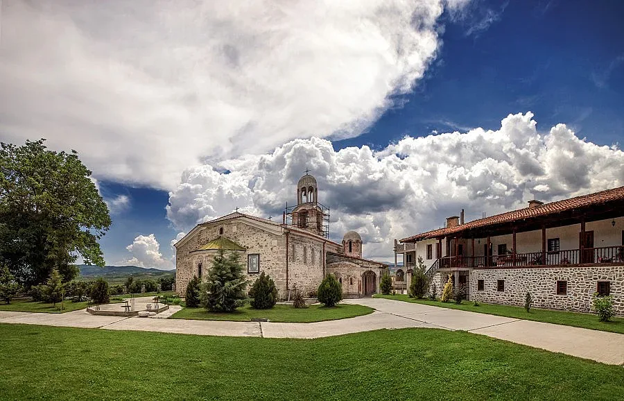 Деца на лагер в манастир