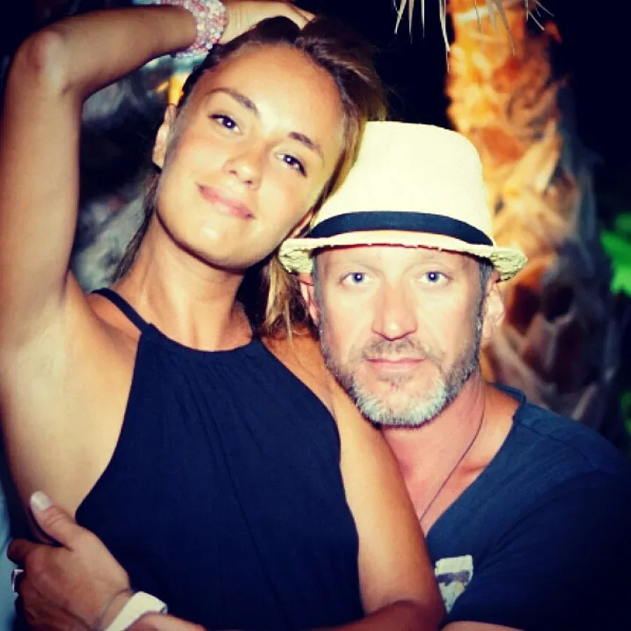 Радина дари Деян със син