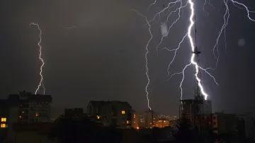 51 души загинаха заради бури и дъждове в Китай 