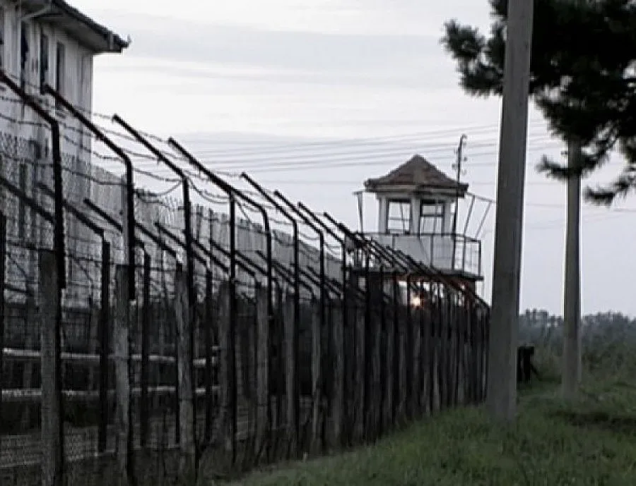 Затворник се самозапали на спортна площадка