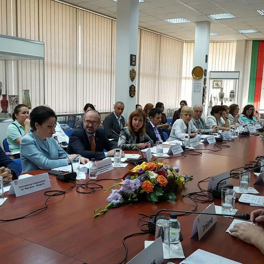 Русинова: Трябва общоевропейско решение за бежанците