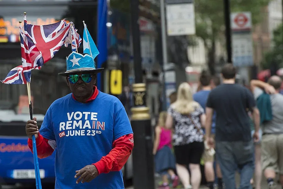 Българи на Острова отлагат ваканции