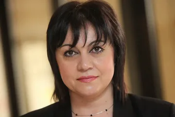 Увеличават помощите за деца с увреждания