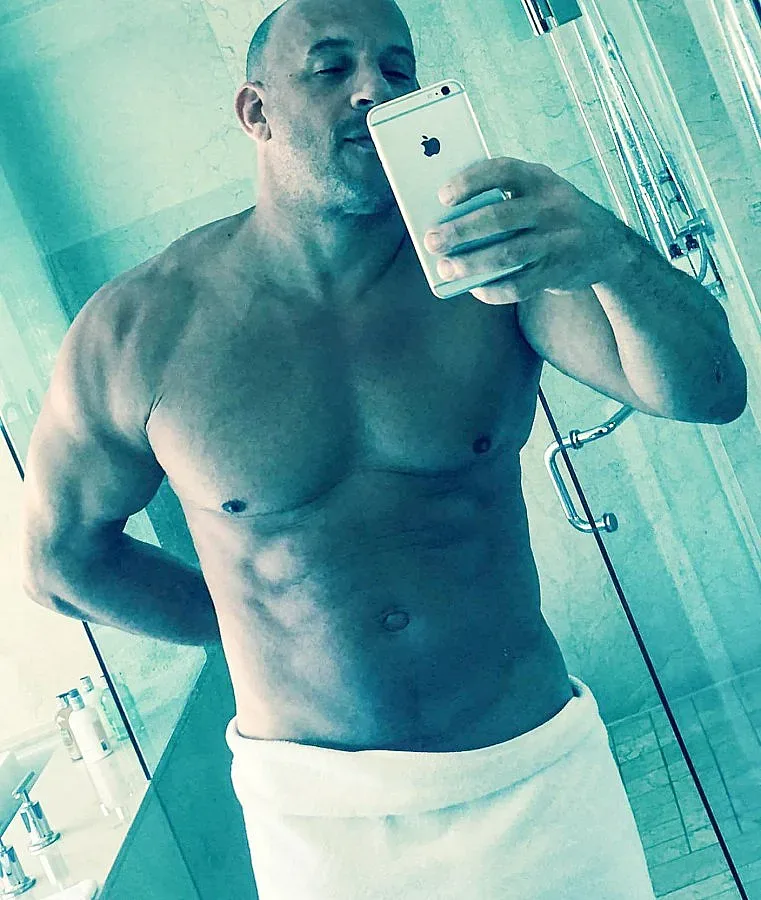 Дизел побърка феновете с горещо селфи