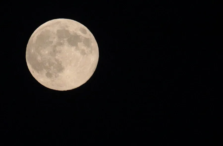 Земята си има втора Луна