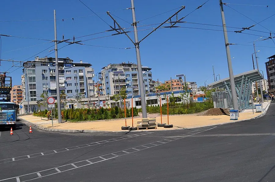 Бик избяга от кравеферма, препуска в бургаски квартал