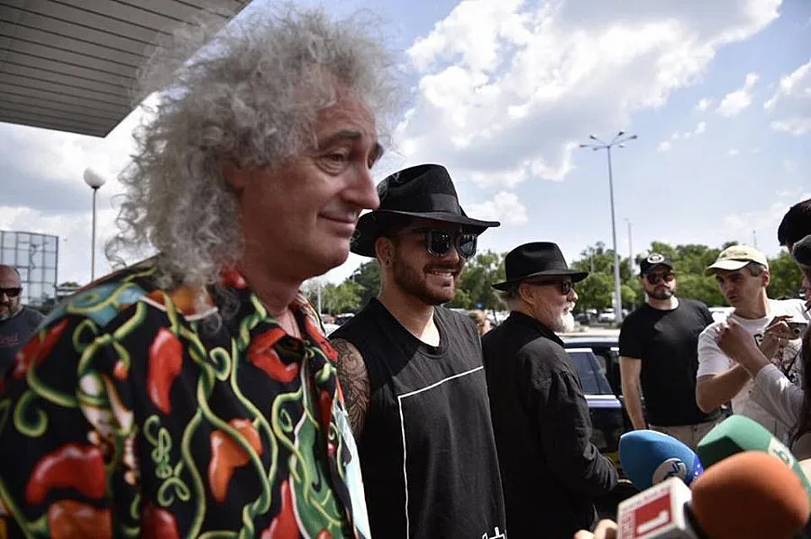 Queen на родна земя: Здравей, България! 