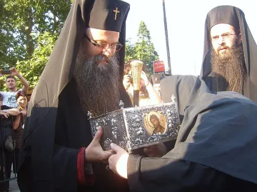 Митрополит Николай с награди за деца в Кърджали  