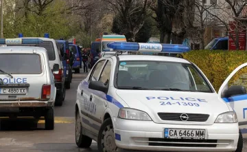 Дебнали една година даскала педофил