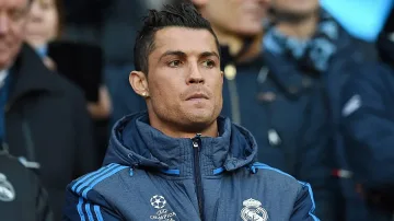 Роналдо спасява фалирала банка