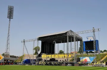 Приготвиха сцената за "Куин"