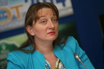 Сачева: Работим за подготовката на качествени кадри