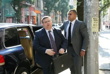 Цацаров иска повече съдии и прокурори по границата