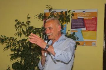 "Любим учител" и "Стандарт": Носителят на живо знание