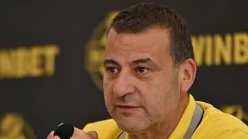 Босът на Ботев Пд с тежка атака по Бате Венци