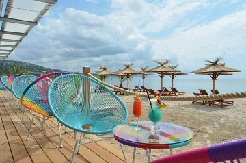 Дуо DJ дава старт на плажните купони за лято 2016