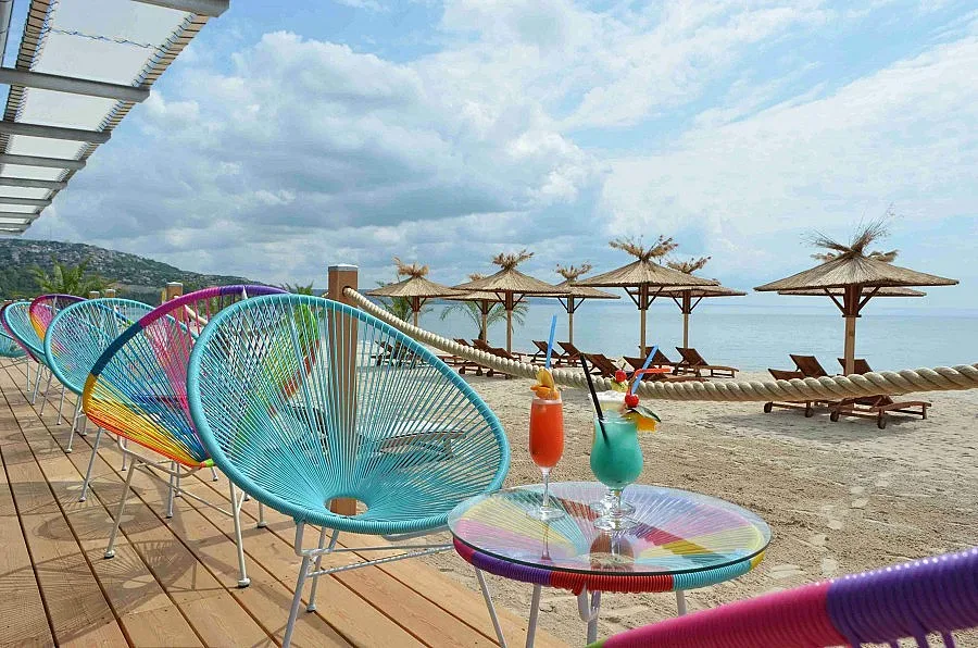 Дуо DJ дава старт на плажните купони за лято 2016