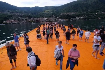 Кристо поведе стотици по вода