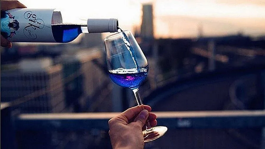 Нов хит - синьо вино