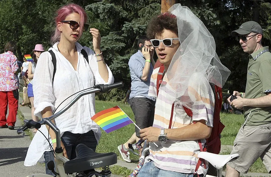 Протест: Бог създаде Адам и Ева, а не Адам и Иван