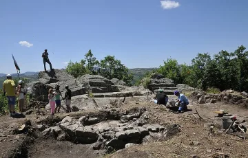 Проучват огромно светилище Хасара