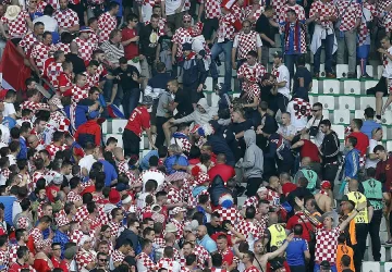 Хърватия гори заради спортен тероризъм