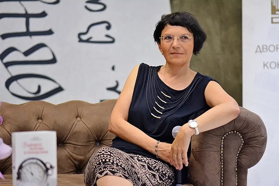 Йоана Първулеску: Фейсбук краде от времето за книги