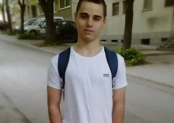 Ученик намери пенсията на баба и я върна