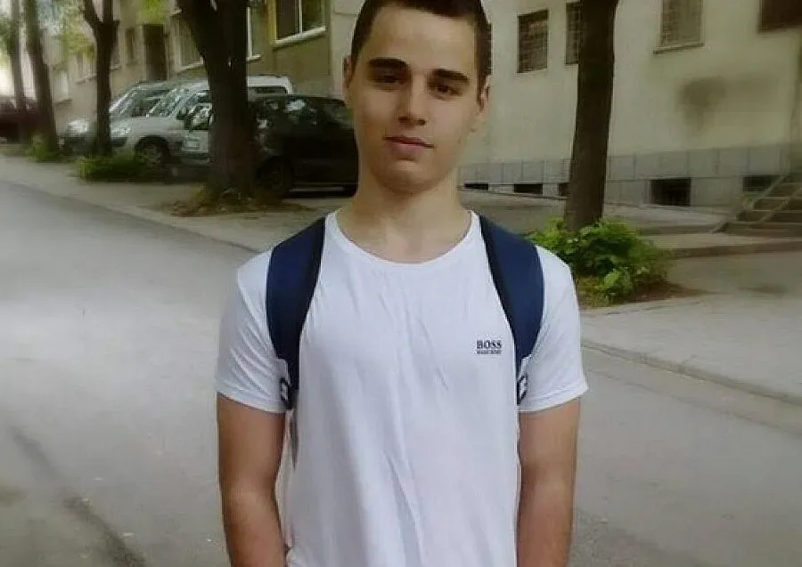 Ученик намери пенсията на баба и я върна