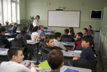 Вдигат парите за лекторски на учителите