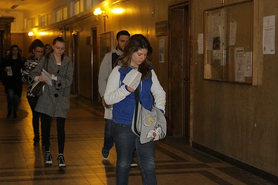 Студентите само с една стипендия